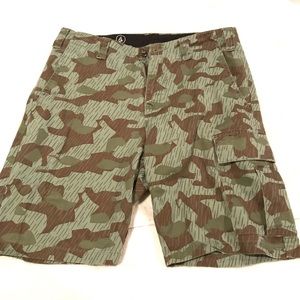Volcom camo dress shorts. Size 31 waist.